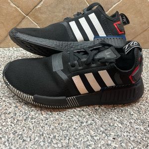 ADIDAS NMD R1 CORE BLACK/CLOUD
WHITE/LUSH BLUE